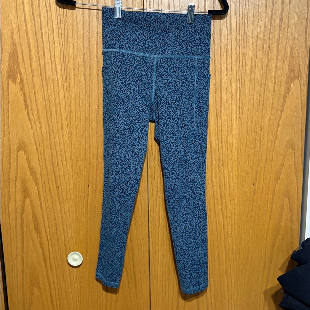 Athleta‎ women's XS salutation stash ii textured tight leopard leggings - Picture 2 of 5